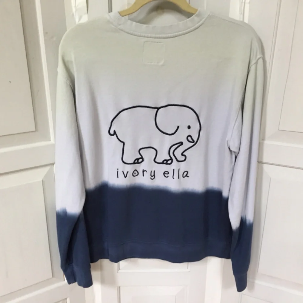 Ivory Ella White and Blue Organic Cotton Sweatshirt - Picture 8 of 13